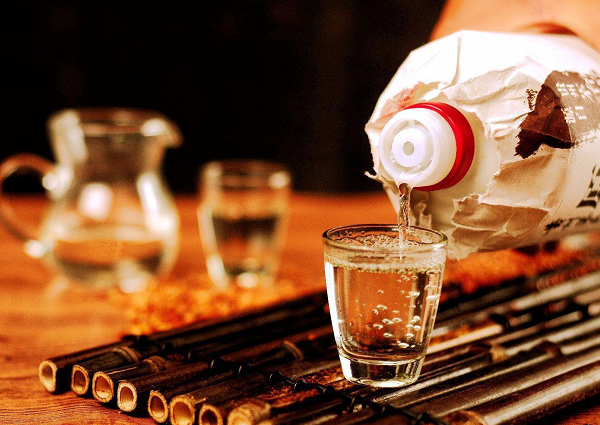 白酒品牌營銷策劃的消費(fèi)升級(jí)和降級(jí),白酒品牌營銷策劃,白酒營銷